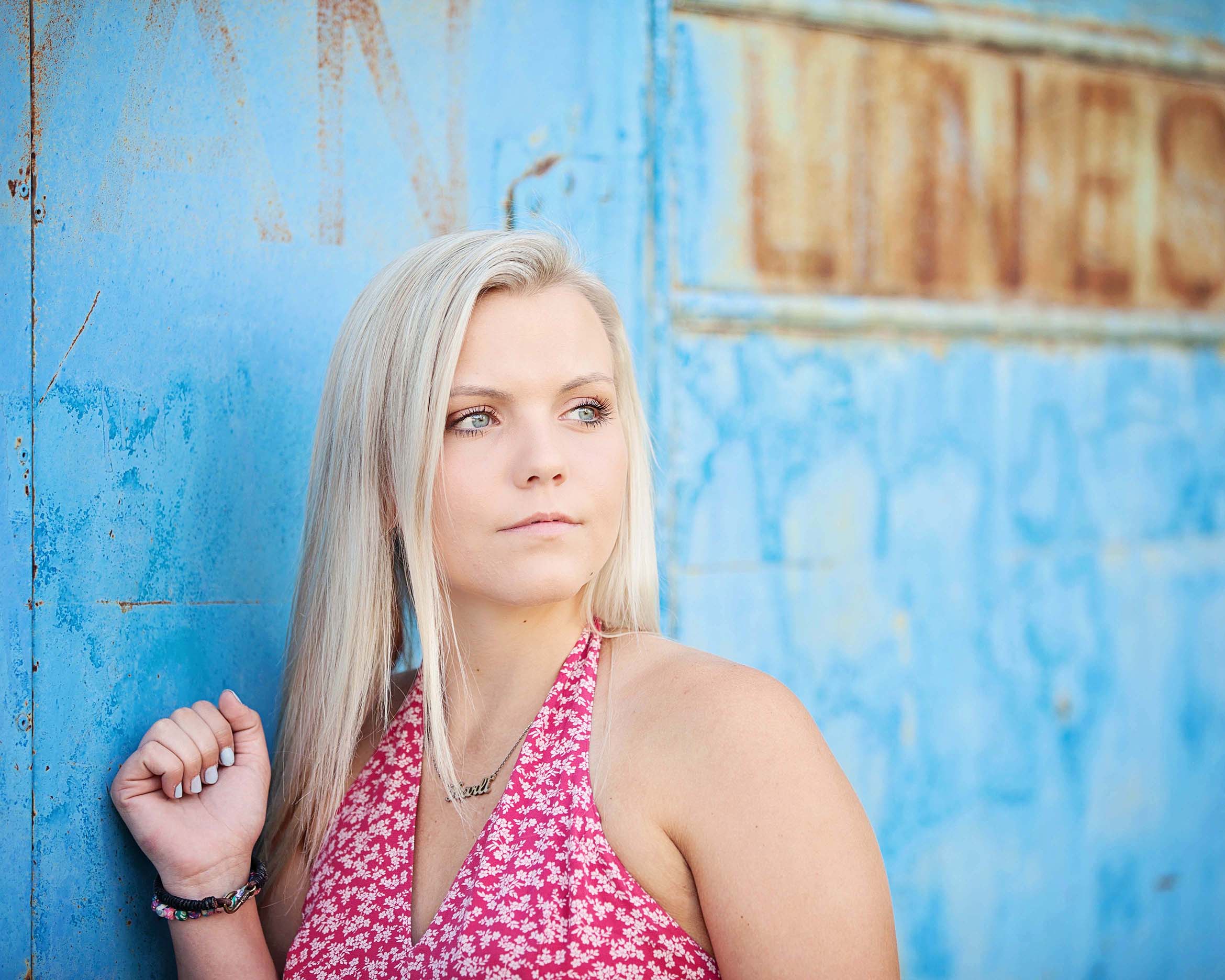6 Tips To Help You Look Confident In Your Senior Photos