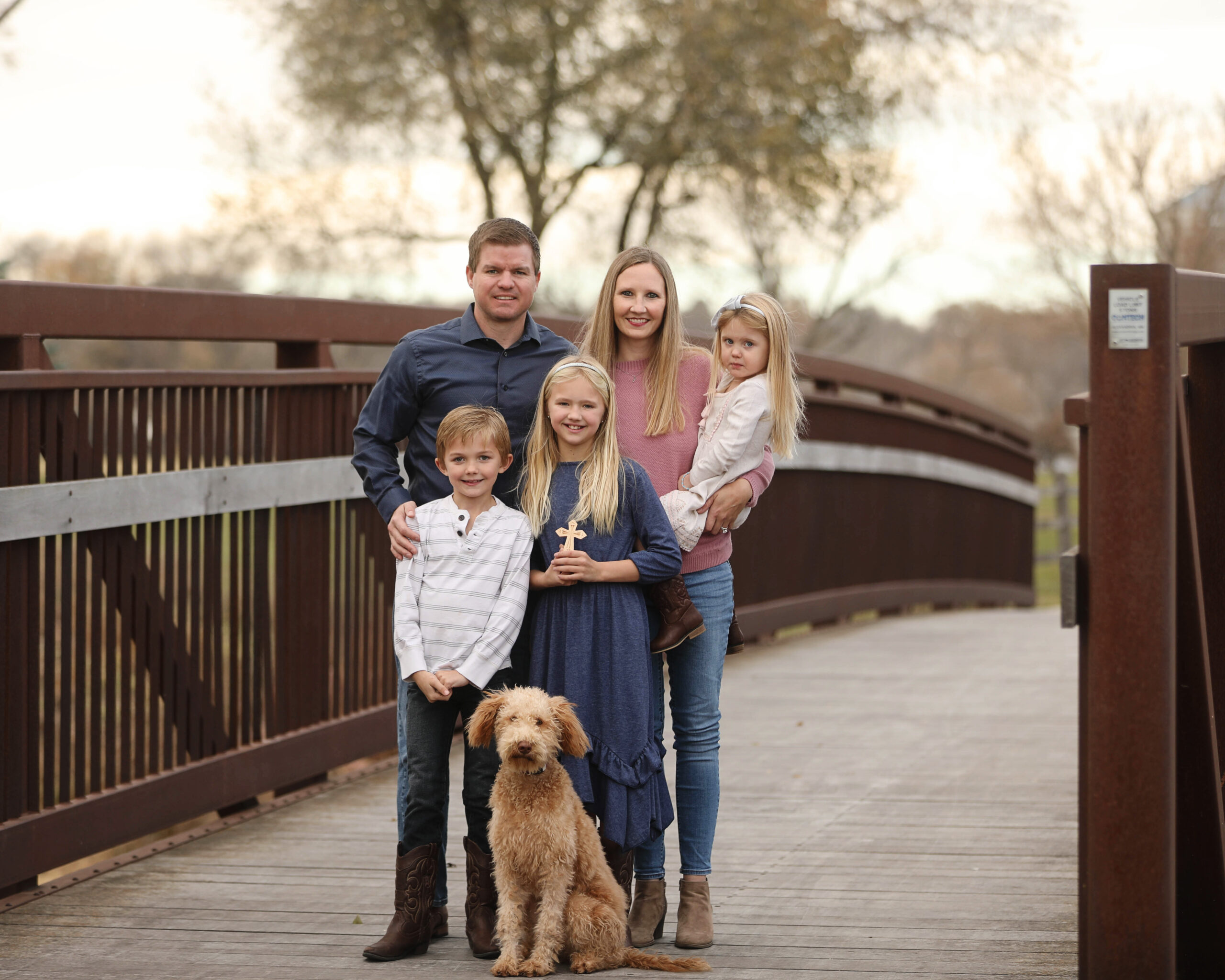 Tips for Including Dogs in your Family Photo Shoot